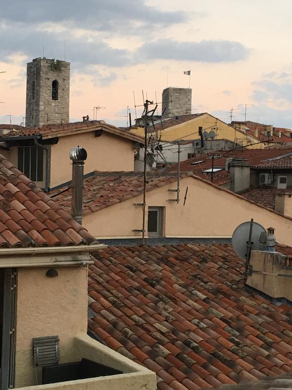 شقة Light Filled Penthouse In Old Antibes. Heart Of The Riviera المظهر الخارجي الصورة
