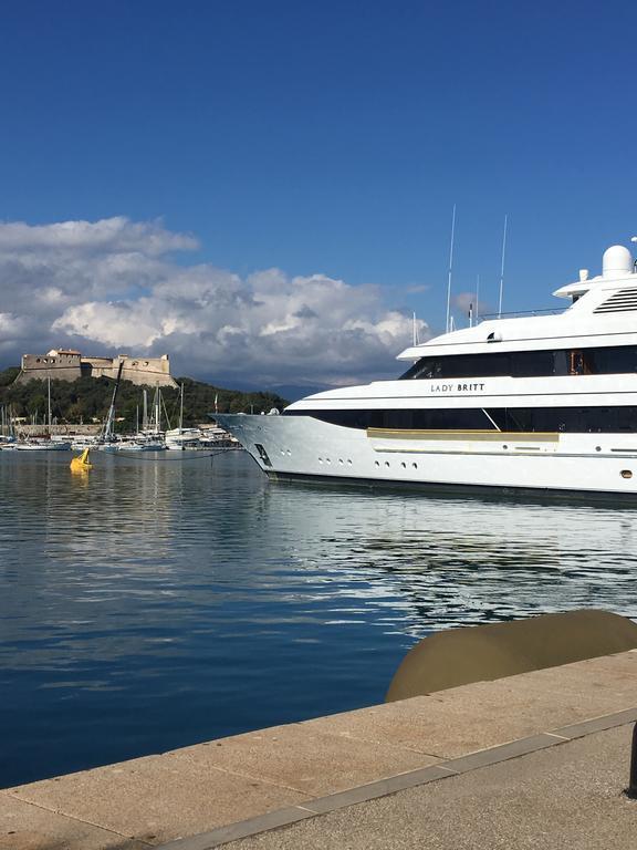 شقة Light Filled Penthouse In Old Antibes. Heart Of The Riviera المظهر الخارجي الصورة