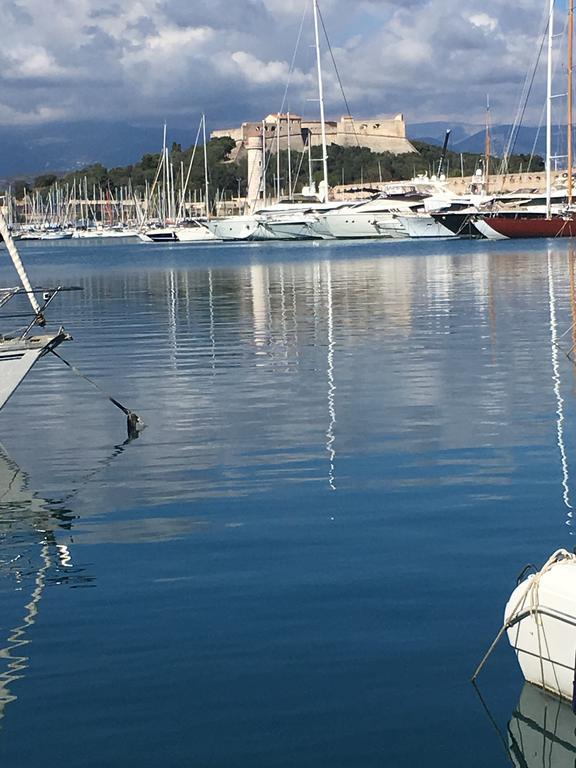 شقة Light Filled Penthouse In Old Antibes. Heart Of The Riviera المظهر الخارجي الصورة