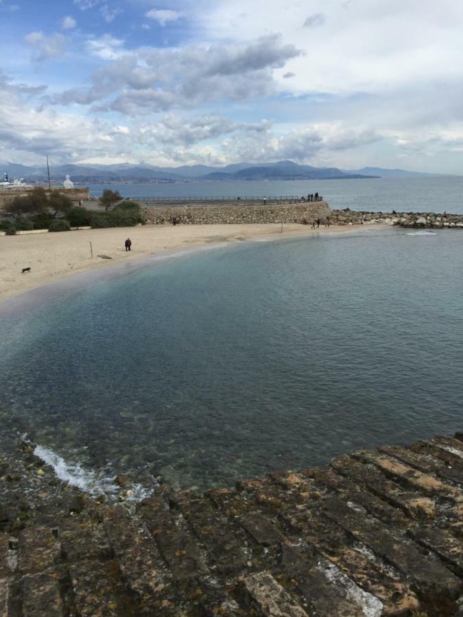 شقة Light Filled Penthouse In Old Antibes. Heart Of The Riviera المظهر الخارجي الصورة